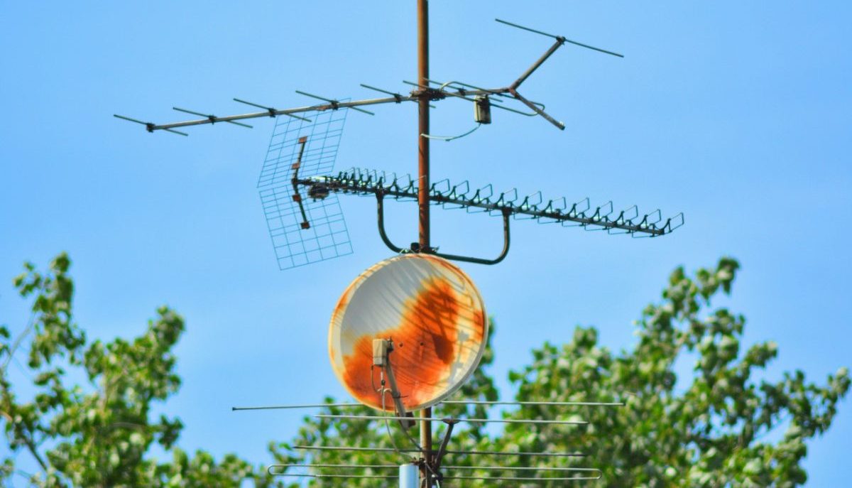 Старая антенна / old satellite and terrestrial antenna